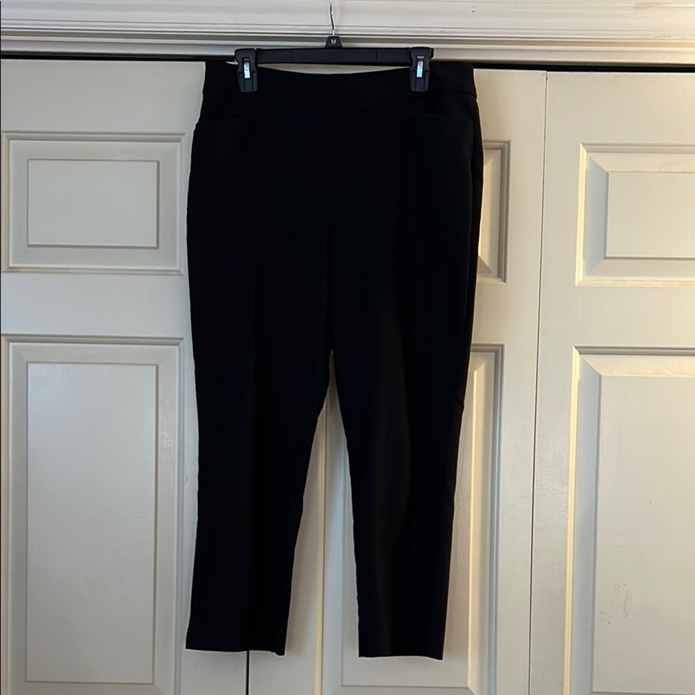Chico's Black Ankle Cropped Pants with Stretch